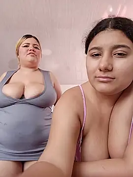 Sara_y_Amy live