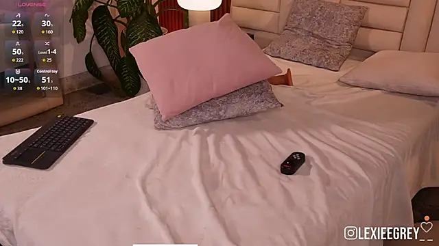 lexiee_grey_ live