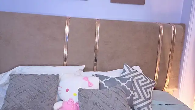 Mia_Naive live