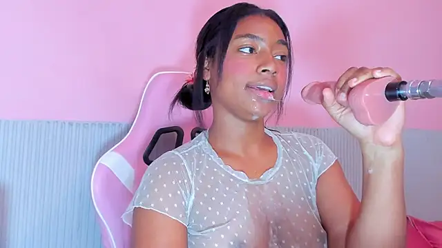Laraebony_ live