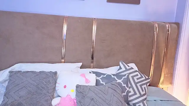 Mia_Naive live