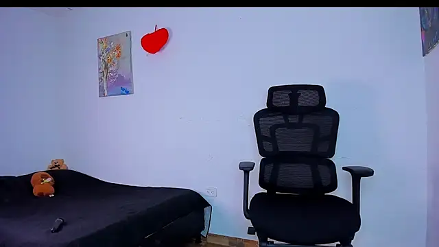 Laura_Ivy live