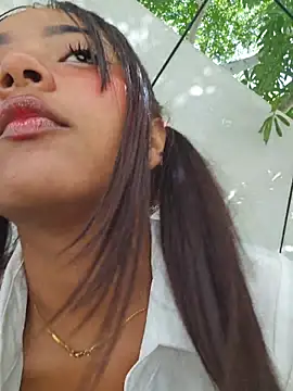 Pretty_karol live