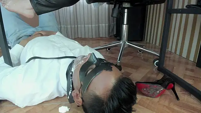 Scarlett_Barnes live