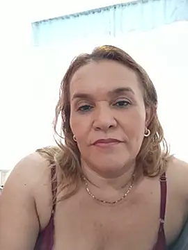 Sara_hilton02 live