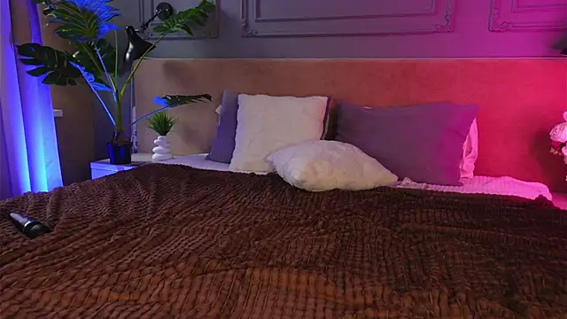 Liv_Fay live