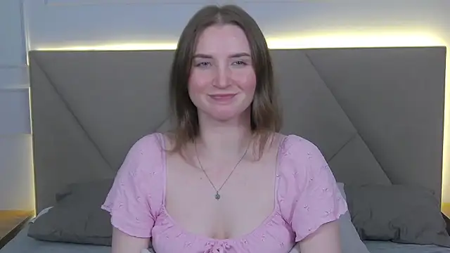 ArianaMilss live