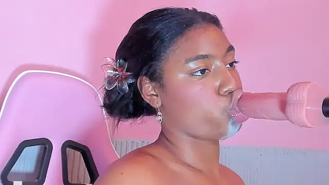 Laraebony_ live