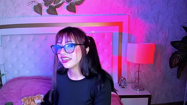 Effy_Kessler live