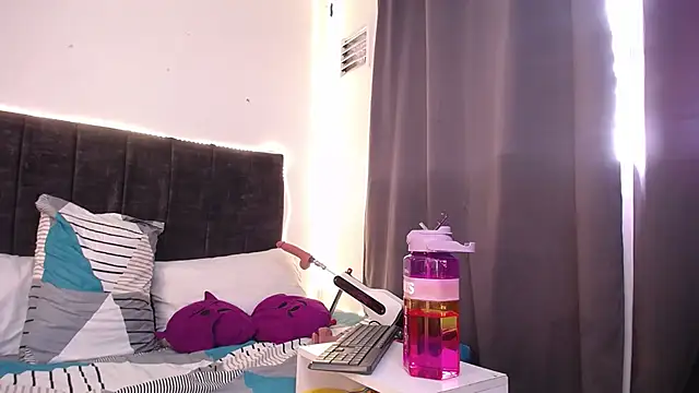 Nicol_Love0 live