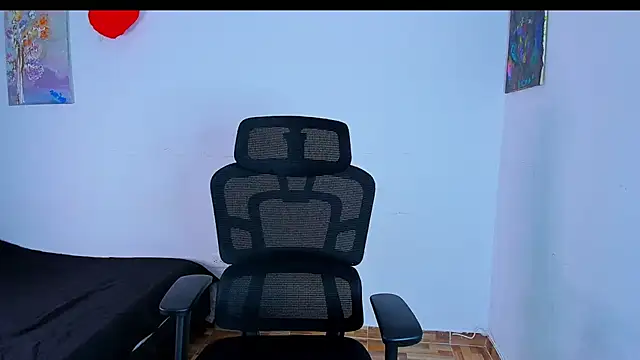 Laura_Ivy live