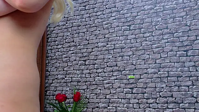 CuteBlondeMe live