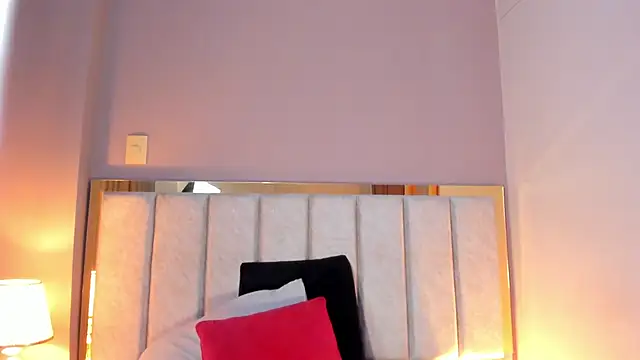 FreyaCameron live