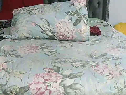 CurvyAssXxX21 live