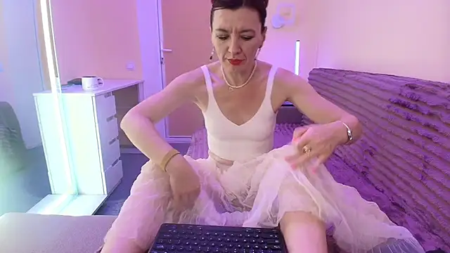 Bonnie_Naughtyy live