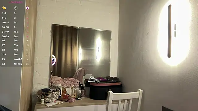 Ur_neighbor_Kira live