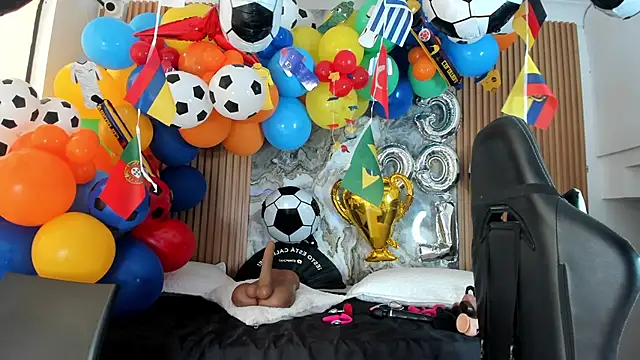 Danna_topless live
