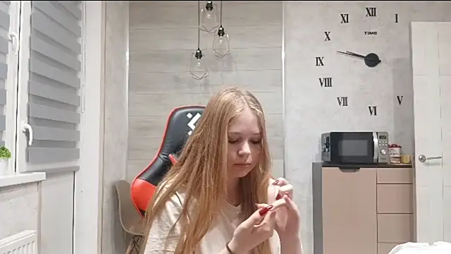 KarinaBestie live
