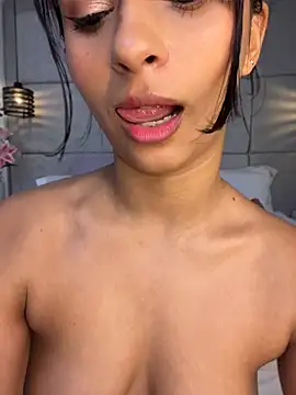 VictoriaShellby live