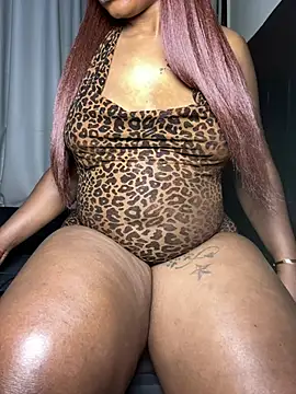 Hugemassivebootie live