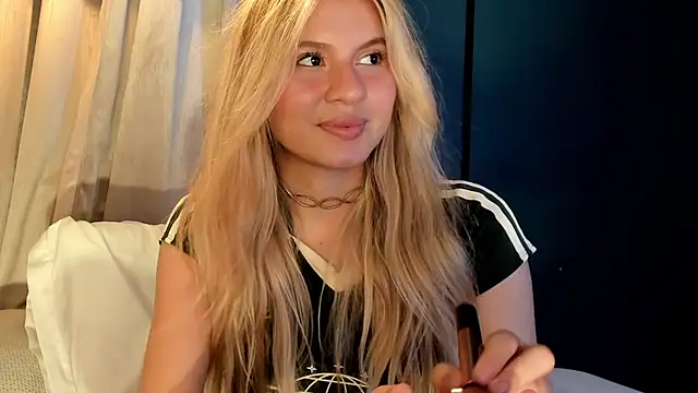 mia_curry live