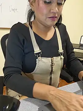 Ariana_Rodriguez live