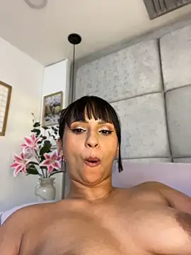 VictoriaShellby live