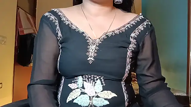YourDesi_Laila_ live