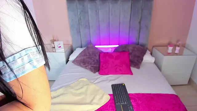 MiaPortmass_ live