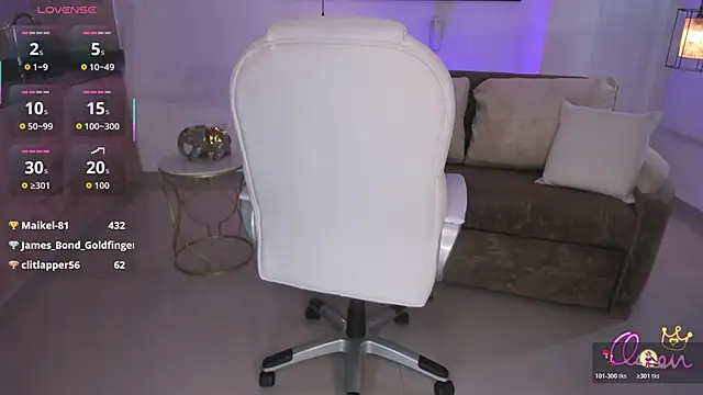 Aida_adams live