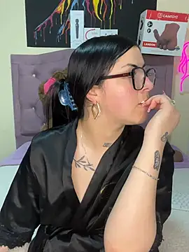 Emmie_Hot live