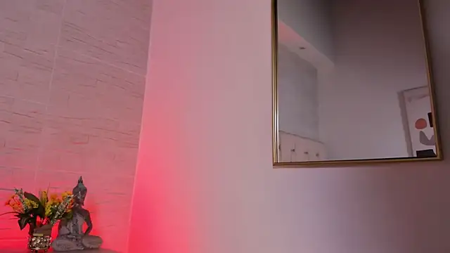 Mila_Hudson live