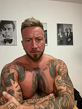 HotHotPursuit1 live