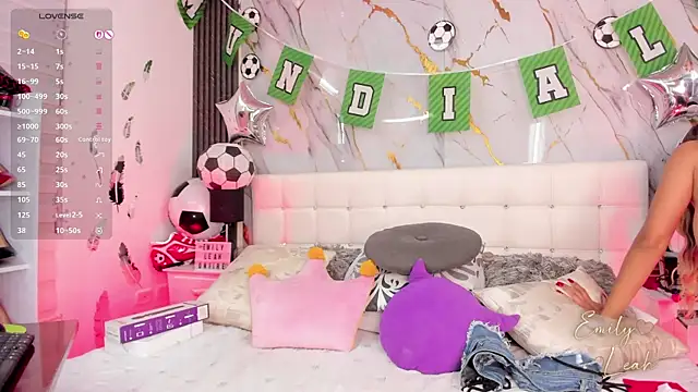 EmilyLeah_ live