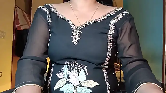 YourDesi_Laila_ live