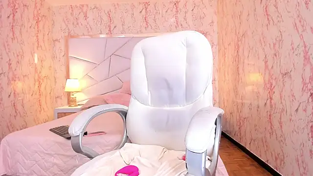Emily_Whinfre live