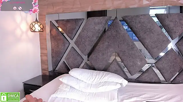 Rose__Evans__ live