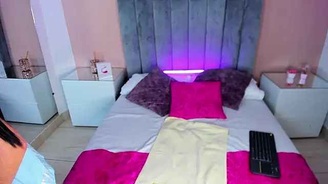 MiaPortmass_ live