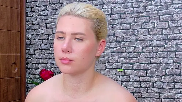 CuteBlondeMe live