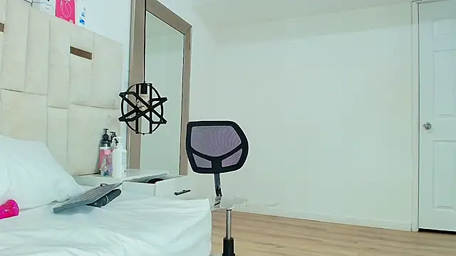 Sara_BigAss- live