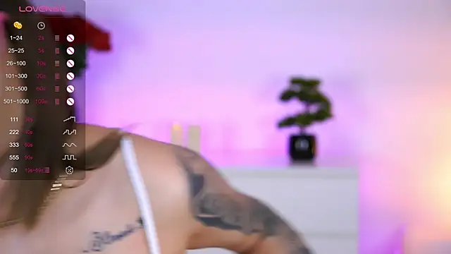 AishaSins live