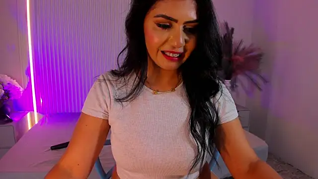LucyWild8 live