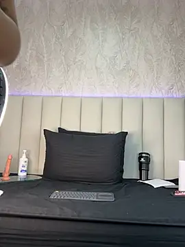 amara_huxly live