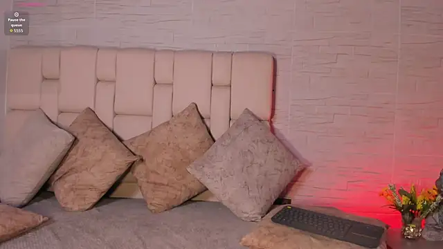 Mila_Hudson live