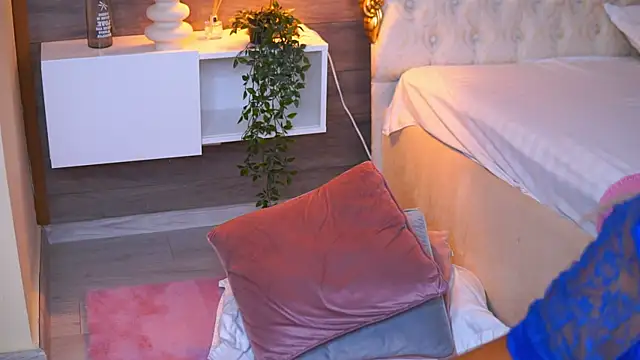 Juicy_Jessye live