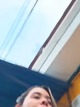 Emilia_Bakerr live