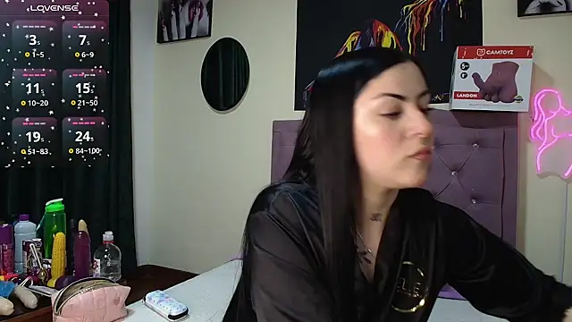 Emmie_Hot live