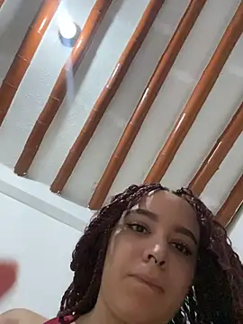 karla-thomsom10 live