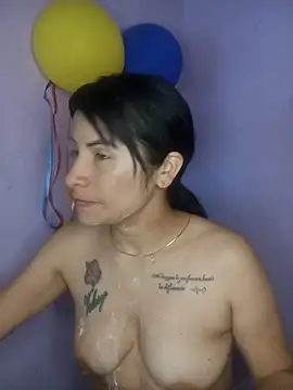 laurahotdirty live