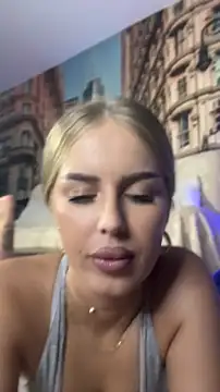 AubrieleRouj1 live